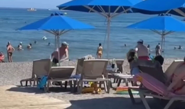 Fetzerei am Balkan: Urlauber prügeln sich um Strandplatz