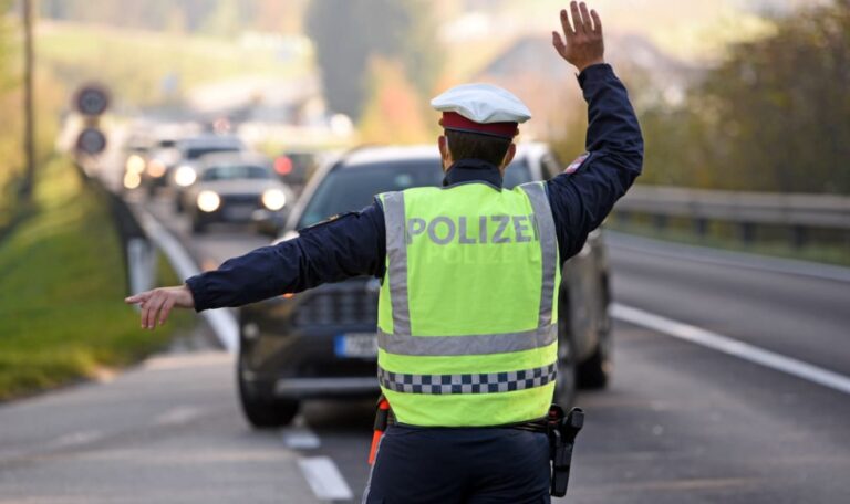 Vater fährt betrunken mit drei Kindern – Führerschein weg