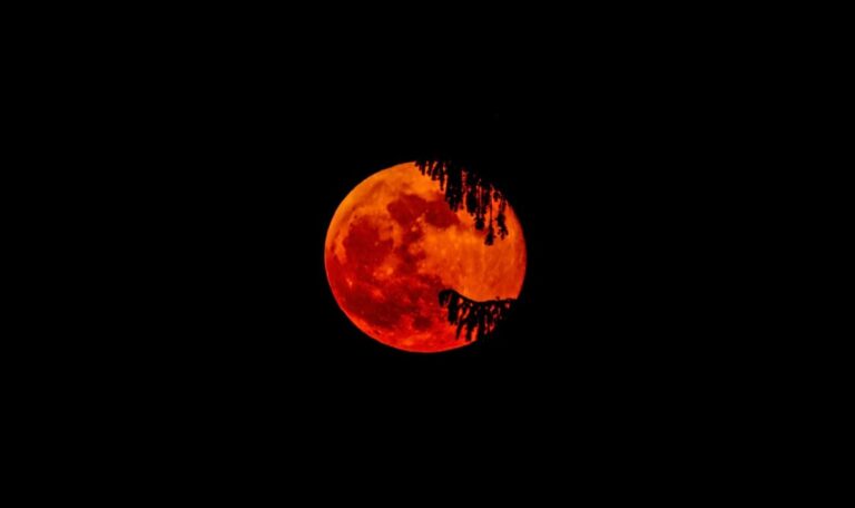 Himmlisches Theater 2025: Nach drei Jahren Wartezeit kehrt der Blutmond zurück
