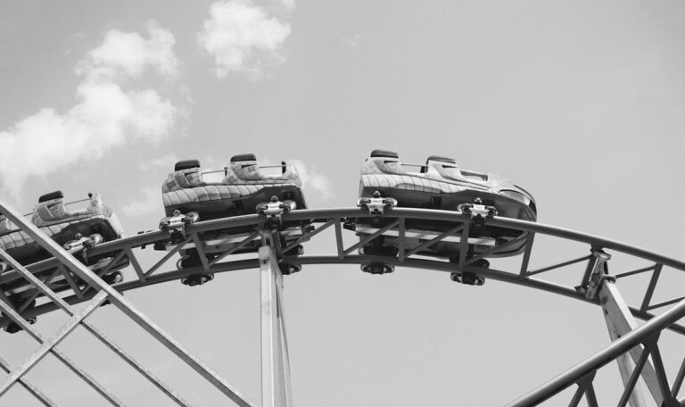 Bewegungslos im Wagen“: Mann stirbt nach Achterbahn-Fahrt