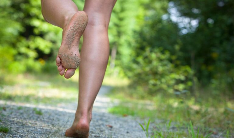 Barfußgehen: Warum Ärzte jetzt zum Schuh-Verzicht raten