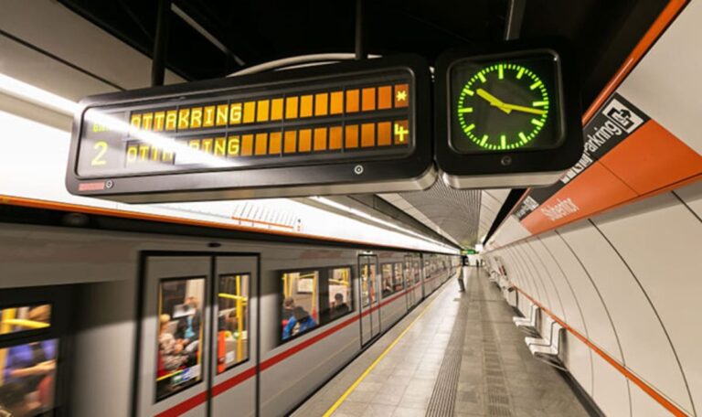 Schock: Kind fällt auf U3-Gleise