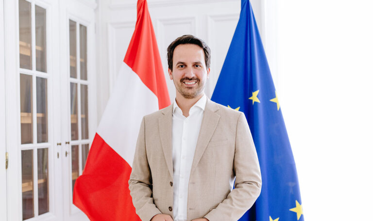Wiederkehr: „Sprache ist der Schlüssel zur Integration.“