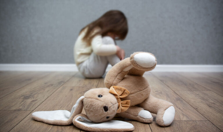 Kinderdorf-Skandal: Kinder sollen eingesperrt, geschlagen & fotografiert worden sein