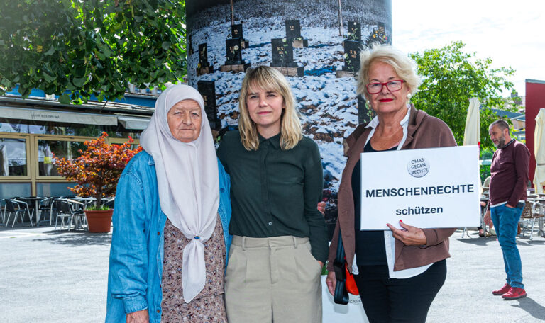 Gedenken an die Verstorbenen auf der Balkanroute + Ausstellung „Challenging borders“