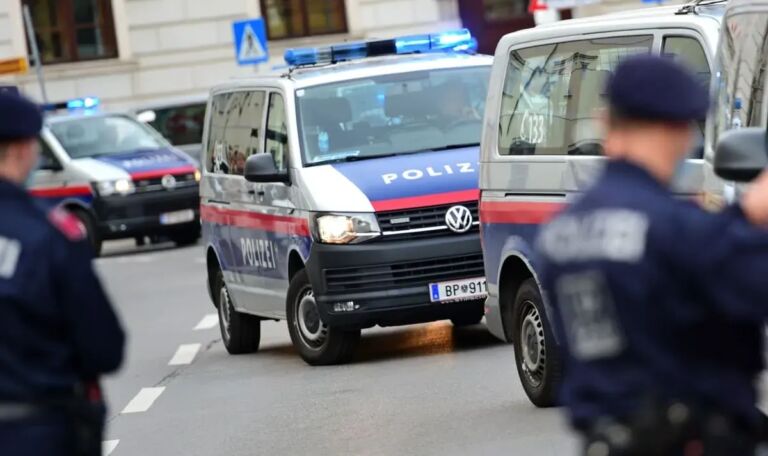 Sicherheits‑Alarm in Wien: Polizei rückt rund um Botschaften aus!