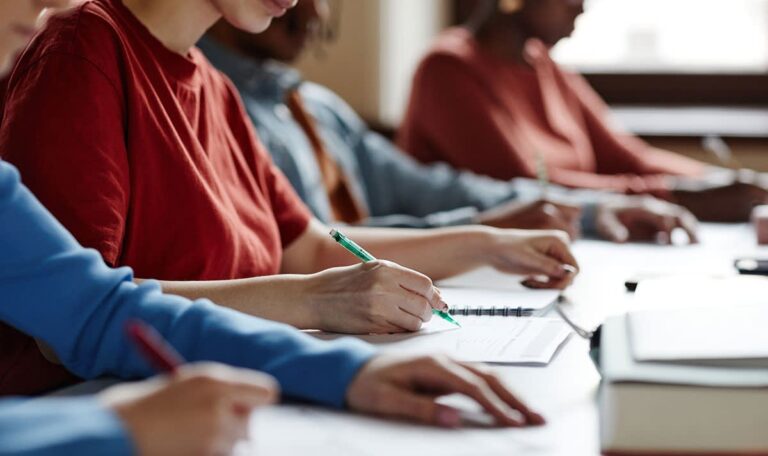 Ansturm auf Wirtschafts-FH: Fünf Studenten kämpfen um jeden Platz