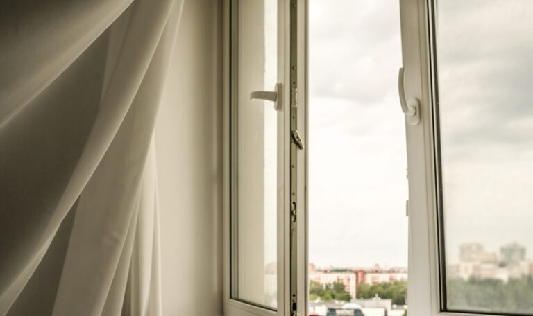 Siebenjähriger kämpft in Wien nach Fenstersturz um sein Leben