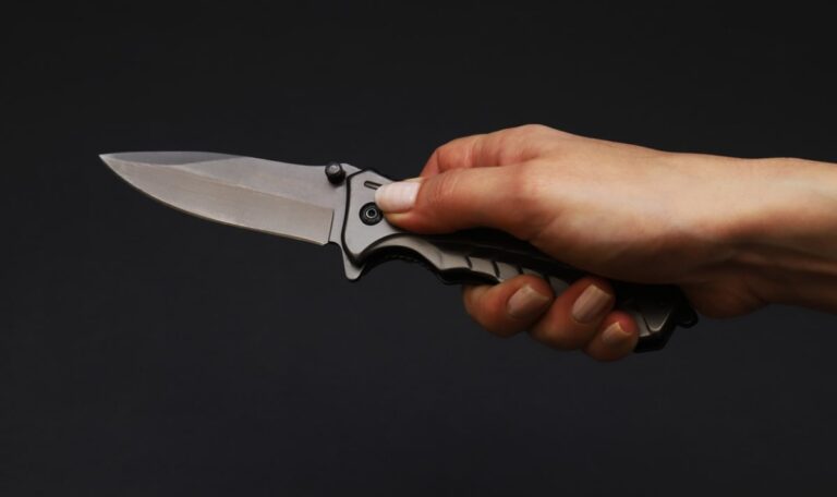 Hätte tödlich enden können“: 15-Jährige sticht Bekannte nieder