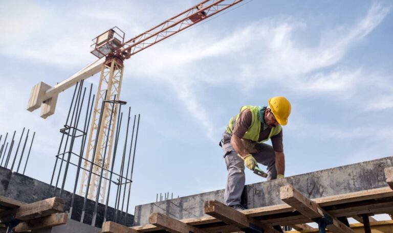 Verzweifelter Kampf um Arbeitskräfte: Serbiens Wirtschaft vor dem Kollaps