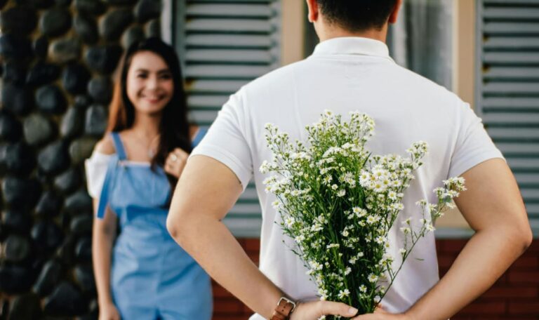 Tür aufhalten als Mindeststandard? Frauen testen Männer mit Princess-Challenge