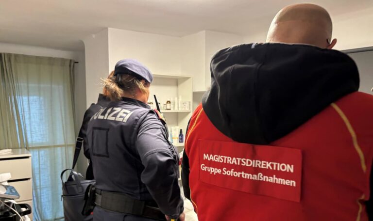 Botox-Razzia im Nagelstudio: Polizei stürmt während laufender Behandlung