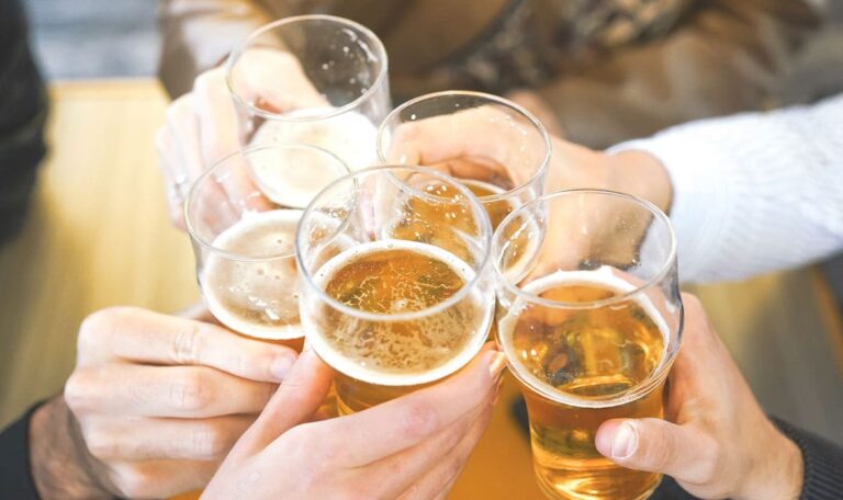 6 versteckte Anzeichen, dass du ein hochfunktionaler Alkoholiker bist!