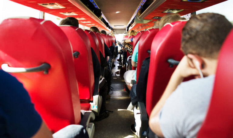 Unbezahlte Verkehrssteuer: Passagiere saßen in kroatischem Bus fest