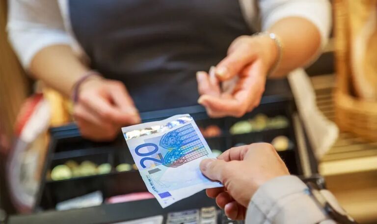 Handel fordert Gehaltserhöhung – so hoch soll sie ausfallen!