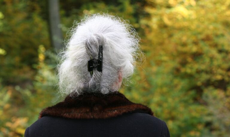 Psyche völlig zerstört“: 82-Jährige von Pfleger missbraucht