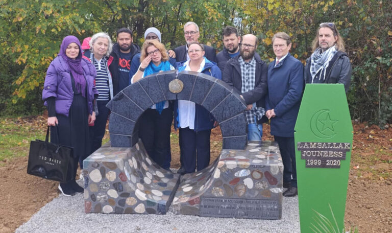 Erstes Denkmal für verstorbene Geflüchtete in Slowenien enthüllt