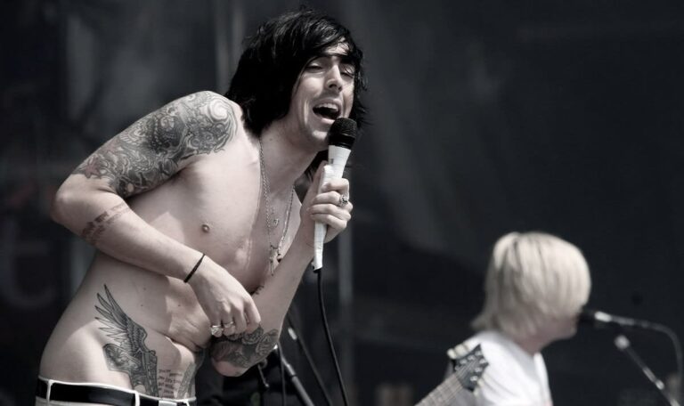 Kehle aufgeschlitzt: Pädophiler Ex-Rockstar stirbt nach Attacke hinter Gittern