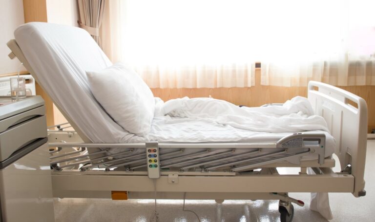 Verzweifelte Suche: Seniorin spurlos aus Klinik verschwunden