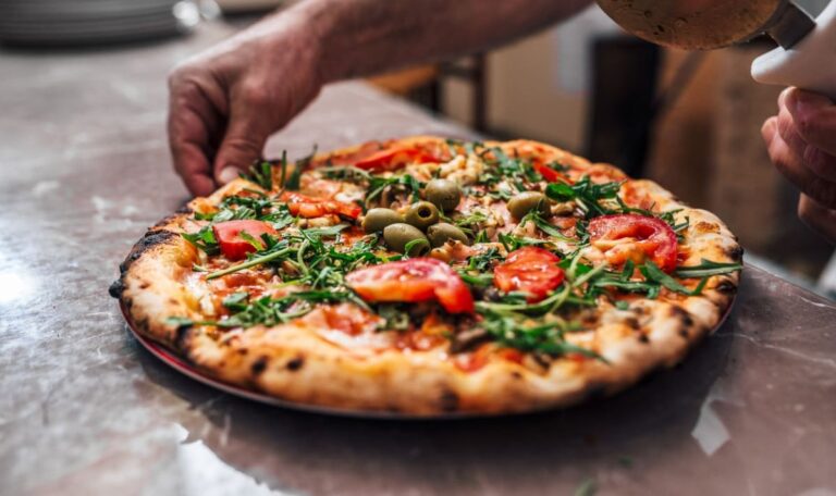 Koch rastet aus: Messer-Attacke nach Kritik an seiner Pizza