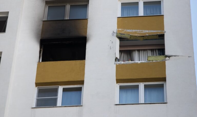 Steirerin stellt Schnaps-Früchte auf Ofen – Wohnung in Flammen