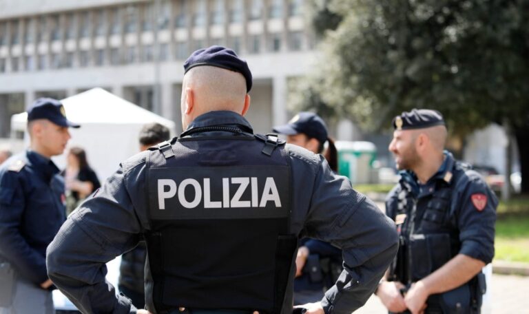 Kugeln als Warnung, Bomben als Botschaft: Journalist unter Polizeischutz