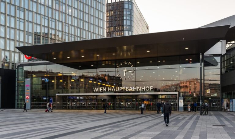 Tödliche Schläge am Hauptbahnhof – Zeugen starrten regungslos
