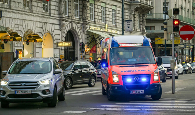 WEGA-Einsatz nach Amoklauf: Täter sticht wahllos auf Passanten ein