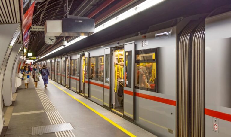 Westbahnhof-Alarm: Brandgeruch legt U-Bahn teilweise lahm