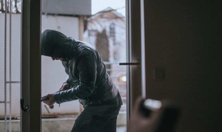Ätzende Gefahr: Profibande knackt Wiener Wohnungen mit Säure