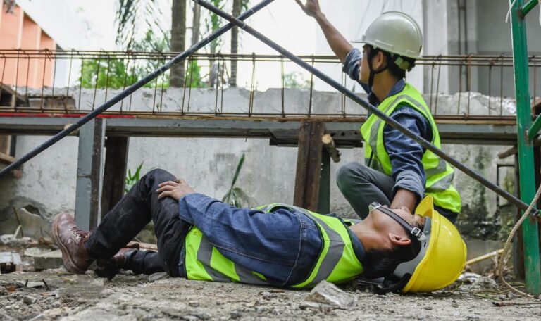 Horror-Sturz auf Wiener Baustelle: Zwei Arbeiter kämpfen ums Überleben