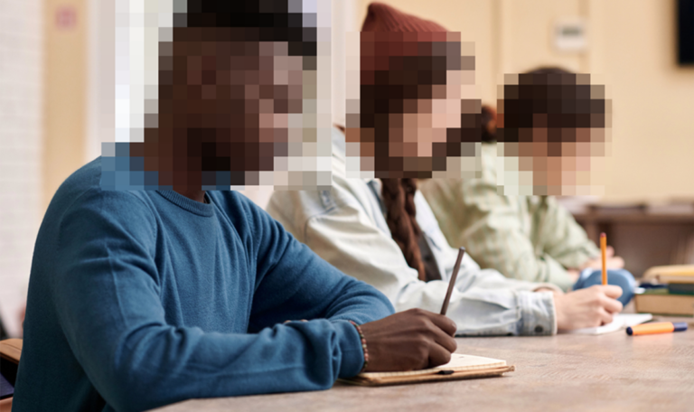 Männer bei Sprachprüfung – plötzlich flüchten alle