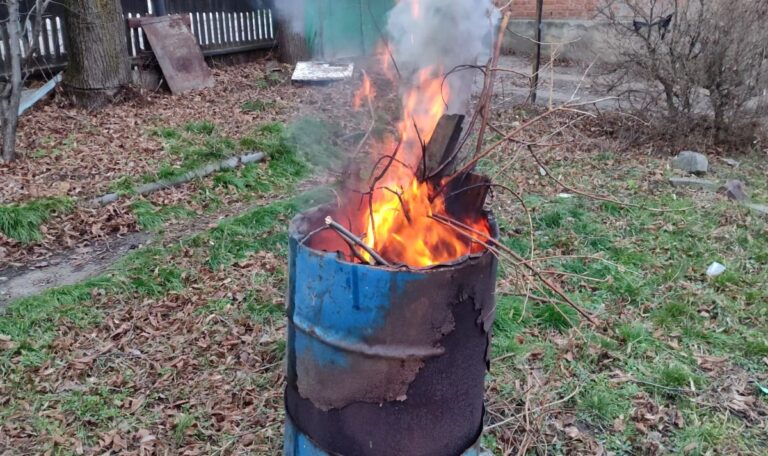 Gartenfeuer außer Kontrolle: 52-Jähriger fängt selbst Feuer