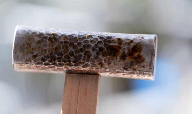 Blutige Rückkehr: 15-Jähriger schlägt mit Hammer auf Mitschüler ein