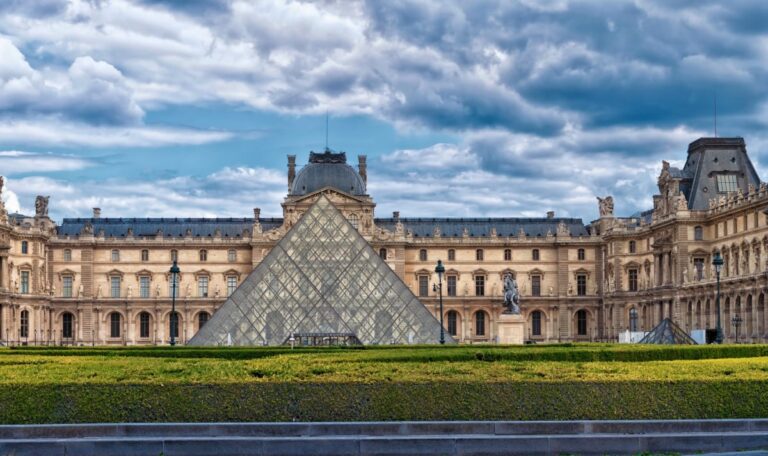 Louvre-Raub: Ministerin verteidigt Sicherheit nach Millionendiebstahl