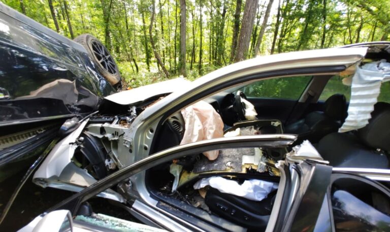 Tödliches Drama in Telfs: 22-Jähriger stirbt eingeklemmt im Autowrack