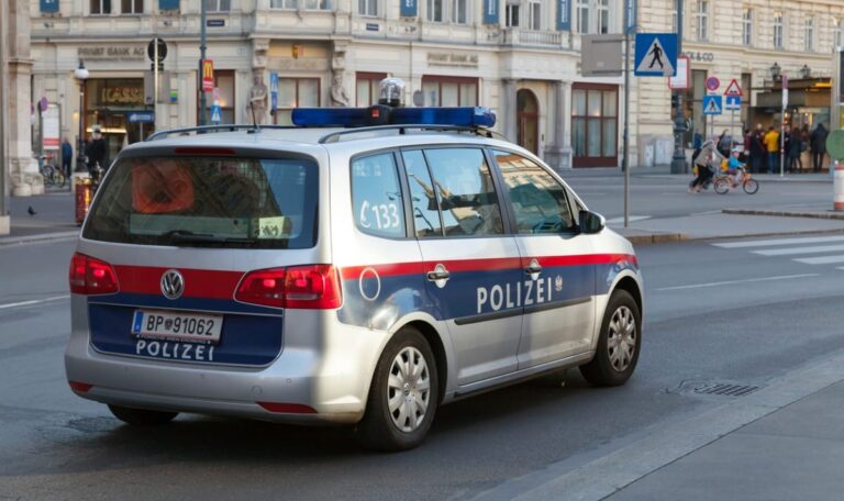 Nach Zigarettenfrage: 25-Jähriger gewürgt und beraubt