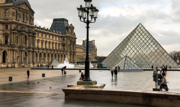 Nach Millionen-Diebstahl: Louvre erhöht Eintrittspreise massiv