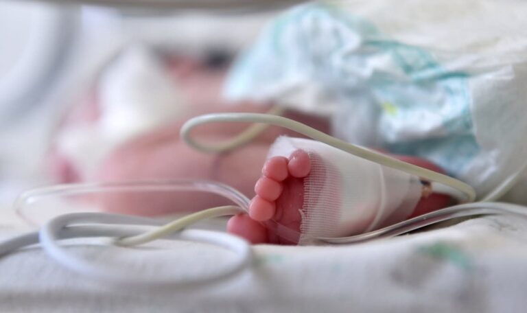 Wegen Zwei-Kind-Regel: Neugeborenes von eigenen Eltern lebendig begraben