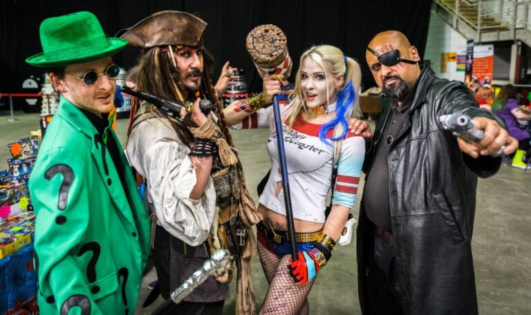 85.000 Gamer stürmen Rathaus – Cosplay-Umzug durch ganz Wien