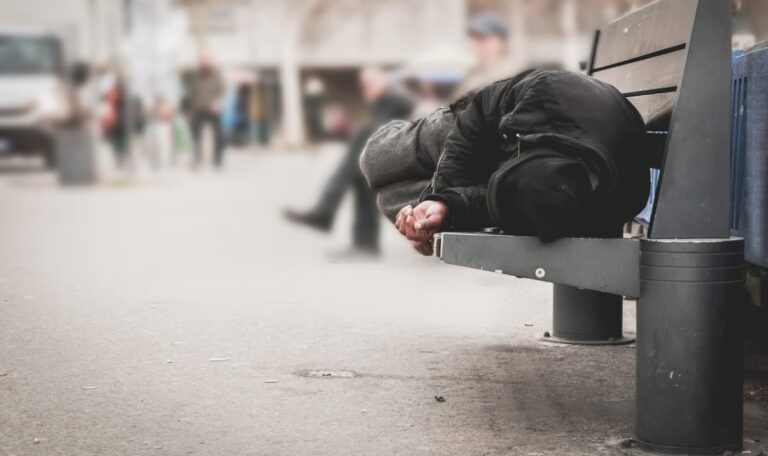 Kälte-Alarm: So rettet ein Anruf Obdachlose vor dem Erfrierungstod