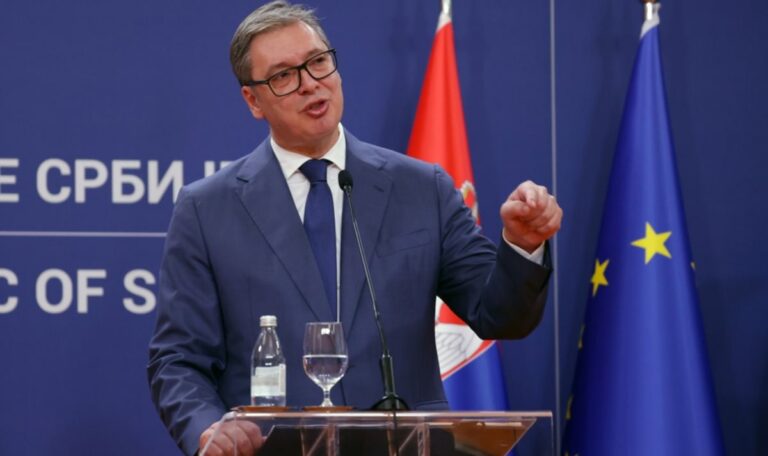 „Kommt nach Hause!“ – Vucic will Auslands-Serben mit Geld und Perspektiven locken