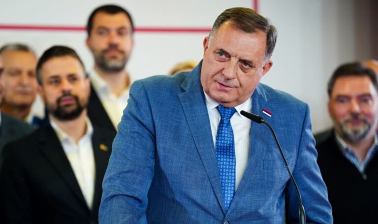 Dodik lobt Vucic: „Er stellt sich dem Urteil des Volkes“