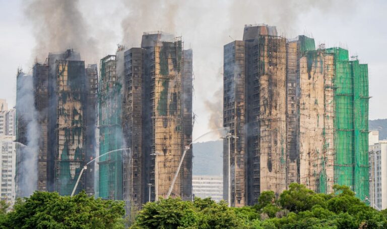 Mindestens 44 Tote nach Hochhaus-Inferno – 279 Menschen vermisst (VIDEOS)