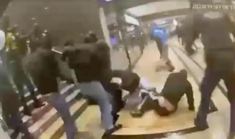 Hooliganschlacht am Bahnhof: Pfefferspray-Einsatz gegen 680 Vermummte (VIDEO)
