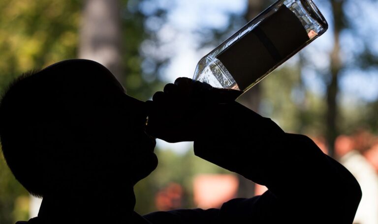 3 Warnsignale, dass aus Trinken eine Alkoholsucht wird