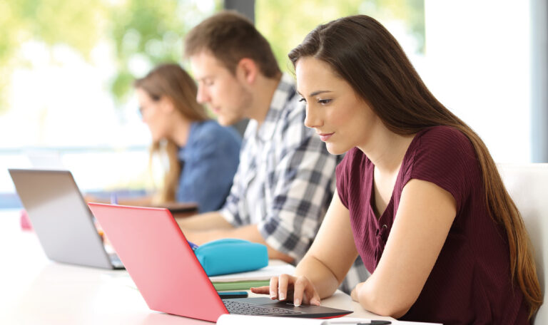 Die kreative Ideenfindung für die Bachelorarbeit: von der Idee zur fertigen Arbeit
