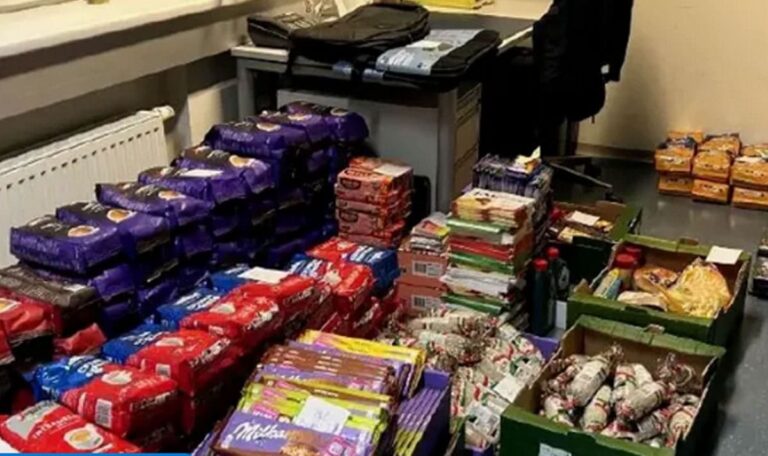 Trio stiehlt prall gefüllte Wägen aus mehreren Supermärkten!