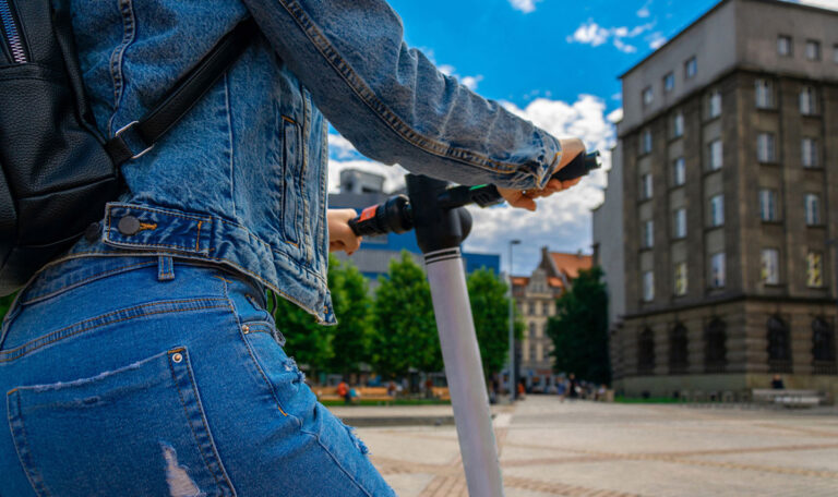 E‑Scooter auf dem Vormarsch – Zahlen, Fakten und Sicherheitsaspekte