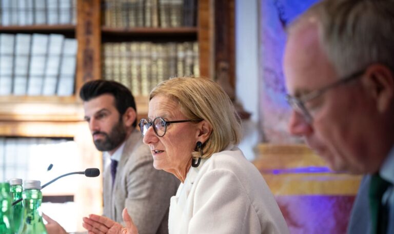 Mut zur Verteidigung unserer Werte“ – Mikl-Leitners Frontalangriff gegen Kopftücher